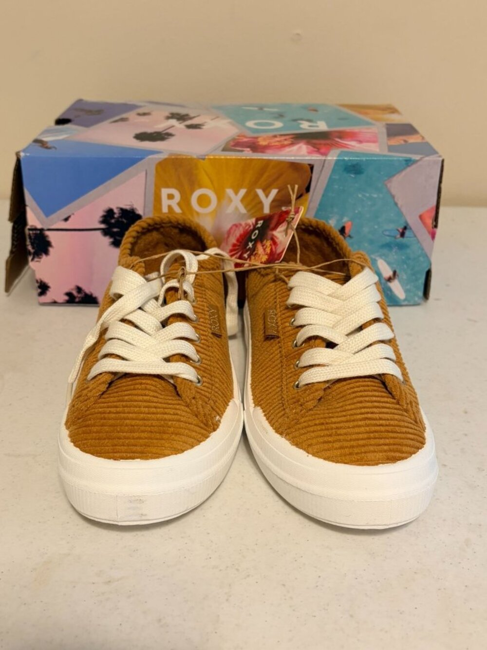 New NIB Roxy Women's Marina-230 Light Brown Corduroy Sneakers Size 6